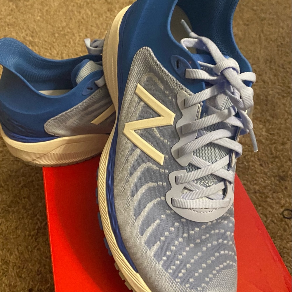 Ladies New Balance Running shoes size 10. New!